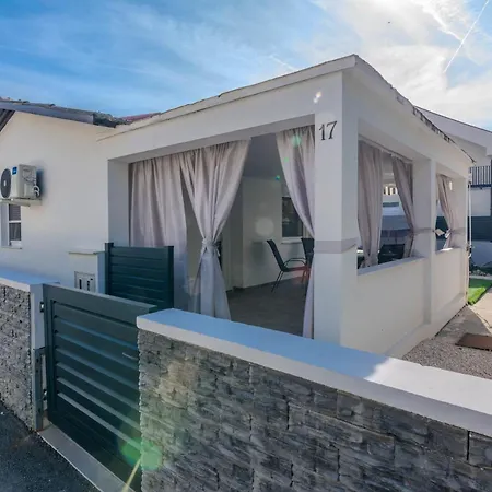 With Parking Space - 21751 Apartman Vir