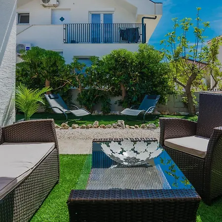 With Parking Space - 21751 Apartman